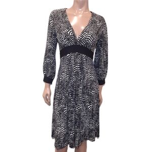 Maggy London Zebra Print Dress Black Vneck Long Sleeve Pleated Slimming Size 10